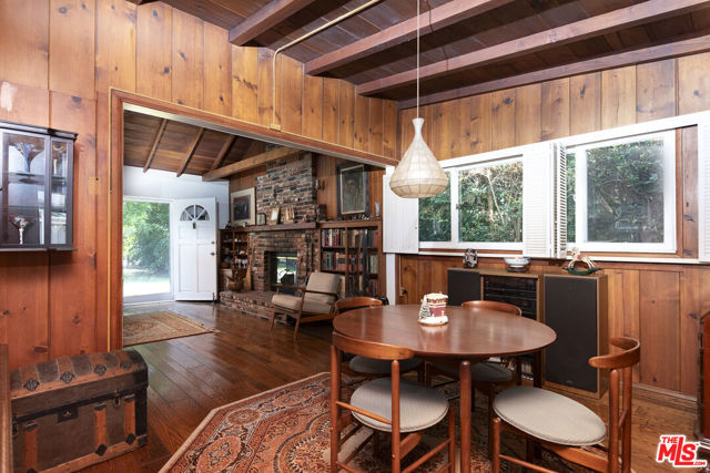 14755 Huston Street, Sherman Oaks CA: https://media.crmls.org/mediaz/5f0d309f-5267-4099-9766-482c672a5f6b.jpg