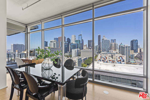 1100 S Hope Street, Los Angeles CA: https://media.crmls.org/mediaz/5f0d38f3-b538-4660-b049-5014e242e5f5.jpg