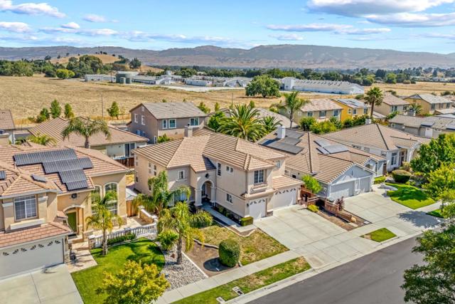 1515 Dovetail Way, Gilroy CA: https://media.crmls.org/mediaz/5f0d4abe-a970-4838-8bb8-35d8fad1bfc9.jpg