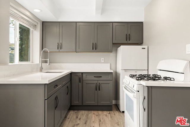 6768 Lexington Avenue, Los Angeles CA: https://media.crmls.org/mediaz/5f0d71ab-575f-4b36-96cf-f9c1bd3b6d34.jpg