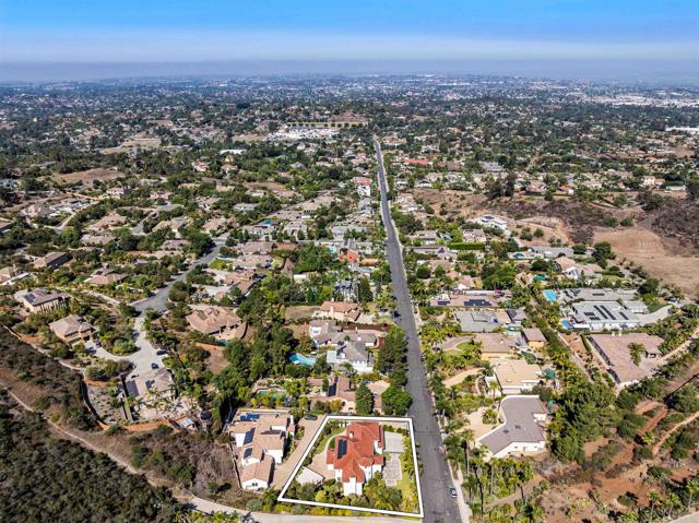 2535 San Clemente Avenue, Vista CA: https://media.crmls.org/mediaz/5f0d837f-e4bf-4a09-86c1-c155666c0898.jpg