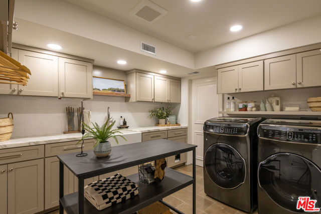 5 Bed Home for Sale in Beverly Hills, California