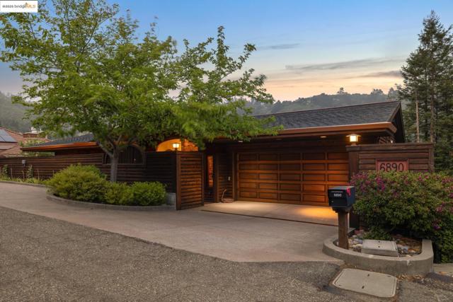6890 Charing Cross Road, Berkeley CA: https://media.crmls.org/mediaz/5f0e8758-8ad3-4238-a36d-255dd9de693f.jpg