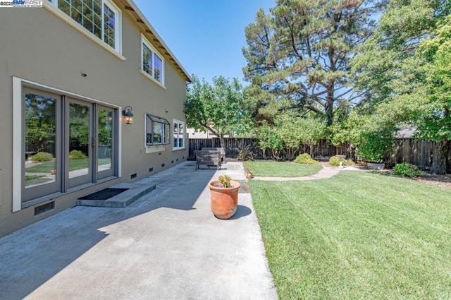 954 Crellin Rd, Pleasanton CA: https://media.crmls.org/mediaz/5f0ead18-c378-4dce-b1f5-b7b744edde47.jpg