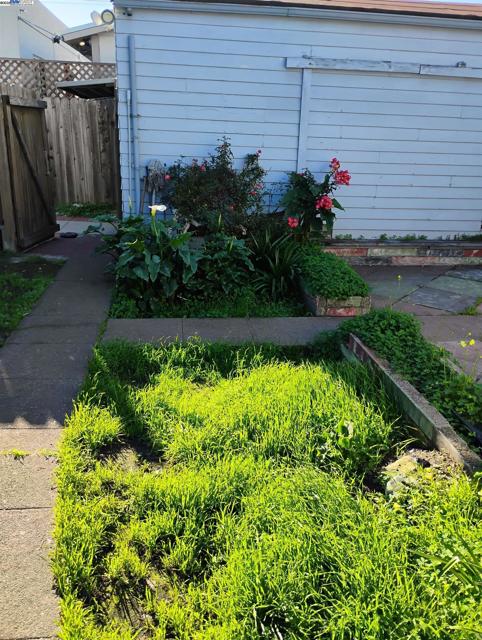 2621 66th Avenue, Oakland CA: https://media.crmls.org/mediaz/5f0f1c72-517b-4979-84fe-aef0e07ef5e6.jpg