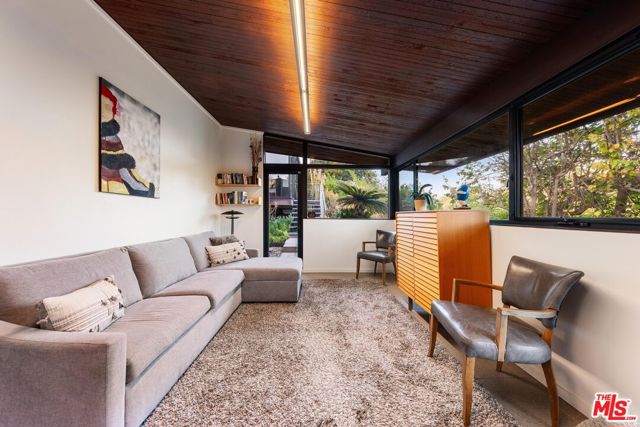 2718 Claray Drive, Los Angeles CA: https://media.crmls.org/mediaz/5f0f6bac-8346-4f58-a7b9-4c09c9af9b72.jpg