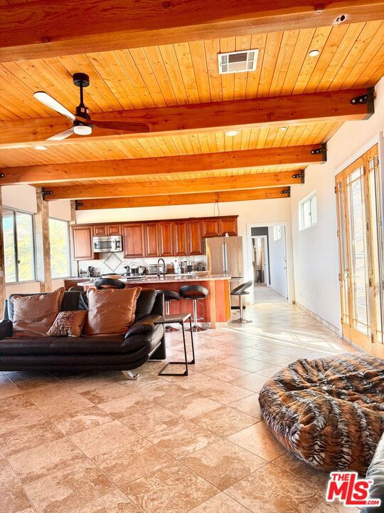 11077 Pacific View Drive, Malibu CA: https://media.crmls.org/mediaz/5f101330-9f2d-4c04-ace4-84a43af62573.jpg
