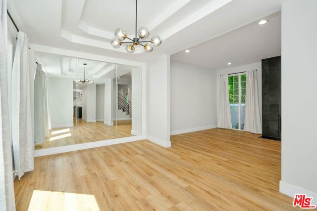 5923 Etiwanda Avenue, Tarzana CA: https://media.crmls.org/mediaz/5f102b38-48a2-4730-8489-de99db413c37.jpg