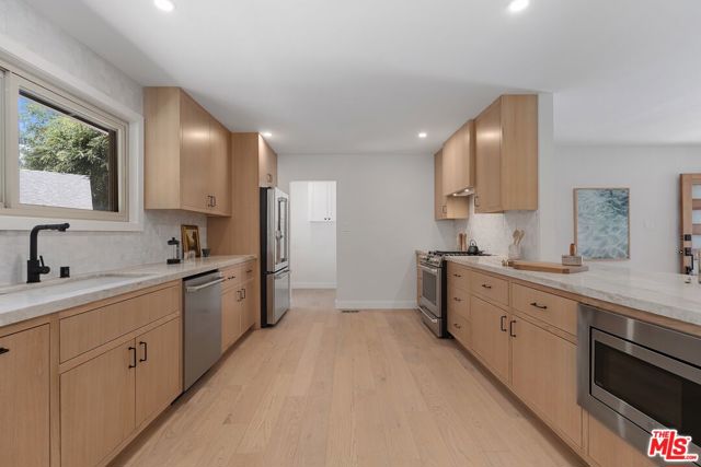 7248 W 88th Place, Los Angeles CA: https://media.crmls.org/mediaz/5f103c21-b92a-4825-9fa1-197a2fefe10b.jpg