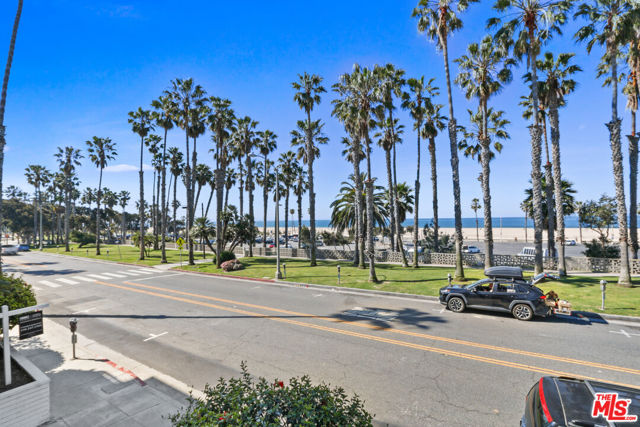2221 Ocean Avenue, Santa Monica CA: https://media.crmls.org/mediaz/5f105a3e-42a4-49fb-81a0-357227bcd8db.jpg