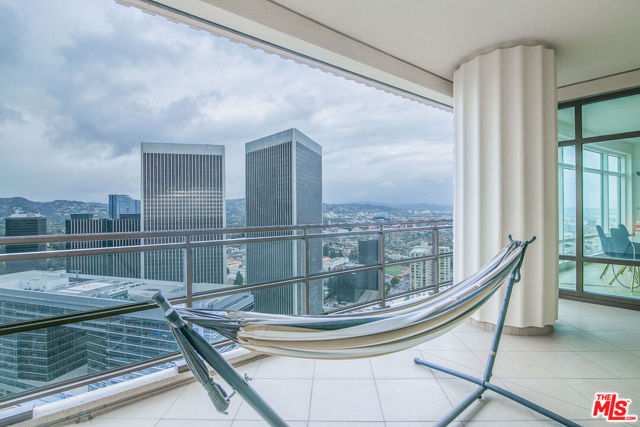 1 W Century Drive, Los Angeles CA: https://media.crmls.org/mediaz/5f11e7f1-c3b1-4725-91f0-08c3066c3bdd.jpg