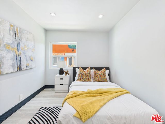 17660 Martha Street, Encino CA: https://media.crmls.org/mediaz/5f11fe9f-1fe1-4e25-9f24-a6ae60d4ac14.jpg