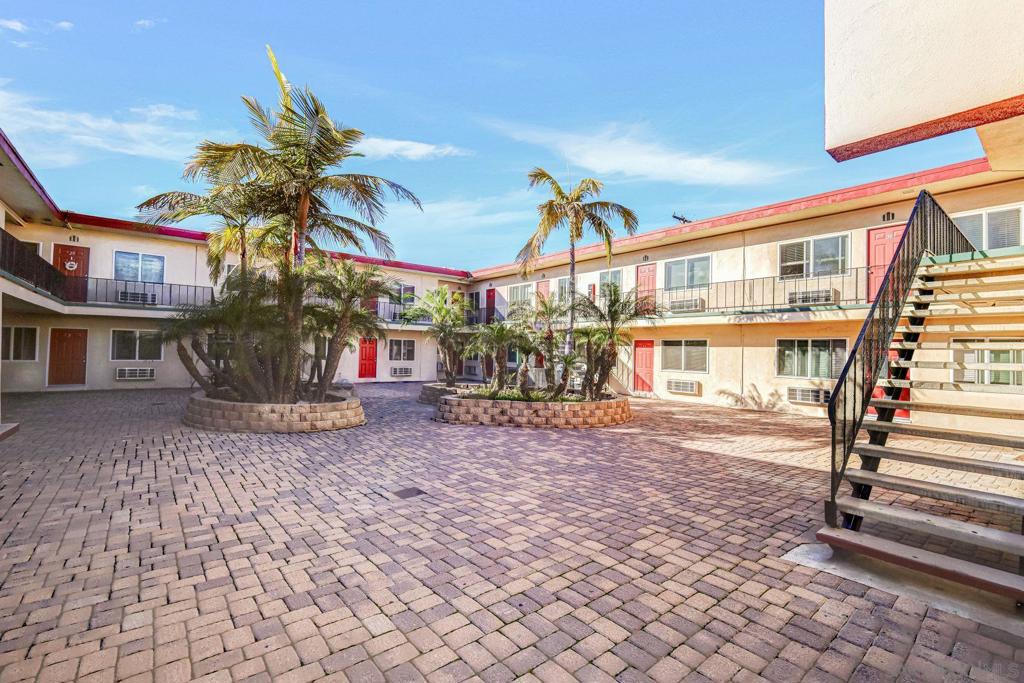 2874 B, San Diego, CA 92102