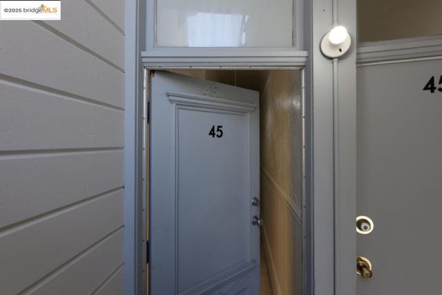 45 Auburn Street, San Francisco CA: https://media.crmls.org/mediaz/5f127b19-dc93-4f21-b3f1-56416a0ad8c0.jpg