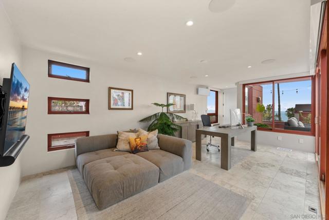 257 Playa Del Sur, La Jolla CA: https://media.crmls.org/mediaz/5f12ac57-130b-41bd-aa6d-4bec38d39c54.jpg