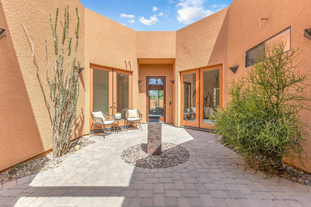 50050 Camino Privado, La Quinta CA: https://media.crmls.org/mediaz/5f12b3d0-f072-4994-b22d-fd1797ee3a29.jpg