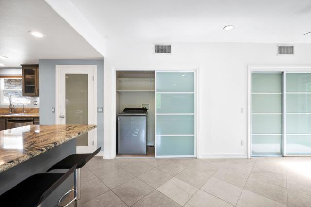 45496 Garden Square, Palm Desert CA: https://media.crmls.org/mediaz/5f12da01-7226-4881-9ca5-c338ad706b3f.jpg