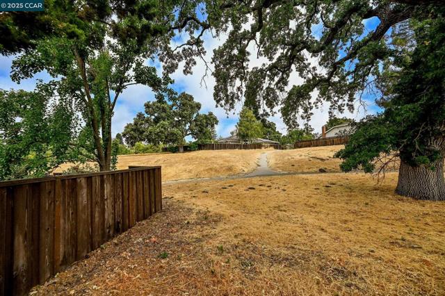 101 Stowbridge Ct., Danville CA: https://media.crmls.org/mediaz/5f12dc71-c30d-4db2-a41d-d02175eba8bb.jpg