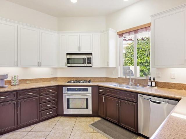 80872 Calle Azul, La Quinta CA: https://media.crmls.org/mediaz/5f13c203-bf55-4a82-b6e7-3670b26bf7f8.jpg