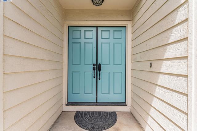 19723 Redwood Rd, Castro Valley CA: https://media.crmls.org/mediaz/5f13ed18-4ddc-47c0-a52b-e1ce8855d1ff.jpg