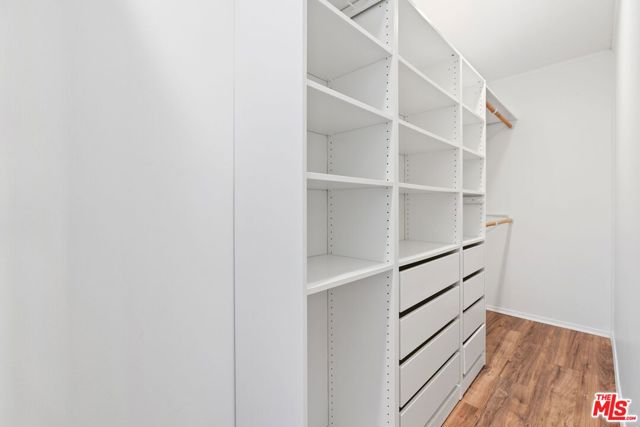 17114 Palisades Circle, Pacific Palisades CA: https://media.crmls.org/mediaz/5f140507-587b-4494-a790-7ceaf135f7cd.jpg