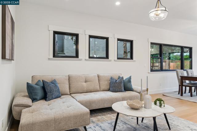 1126 Brighton Ave, Albany CA: https://media.crmls.org/mediaz/5f144ef3-d962-4f15-9d99-1a65f7eb9323.jpg