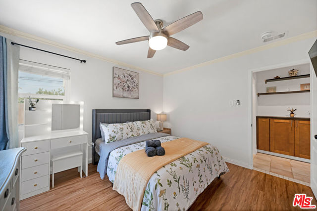 Image 7 of 45 For 15213 Daphne Avenue