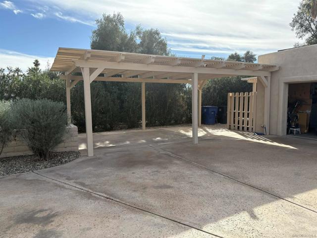 181 Montezuma Dr, Borrego Springs CA: https://media.crmls.org/mediaz/5f1495ca-653c-4dc9-8299-a7c5e4692cce.jpg