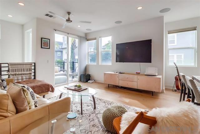 7824 Inception Way, San Diego CA: https://media.crmls.org/mediaz/5f154bb6-ffd3-4f47-9493-890f6e17f96a.jpg