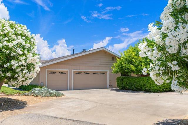 2130 Louis Holstrom Drive, Morgan Hill CA: https://media.crmls.org/mediaz/5f1553b6-11b4-4622-accb-87d7413f772f.jpg