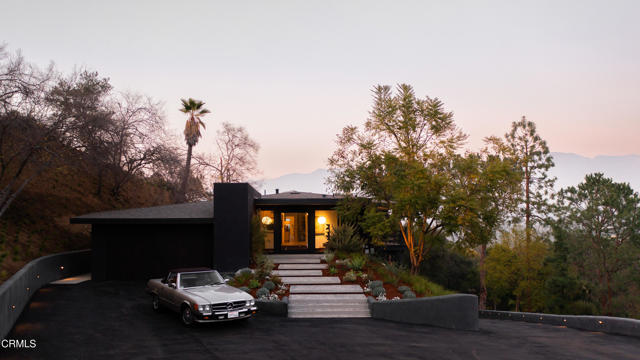 945 Linda Vista Avenue, Pasadena CA: https://media.crmls.org/mediaz/5f1585e6-30a3-4f17-b248-6b6211705a52.jpg