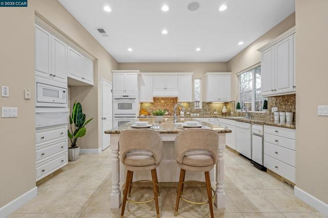 1966 Casablanca St, Danville CA: https://media.crmls.org/mediaz/5f161c76-2ab3-48d1-a4ad-73f187506e46.jpg