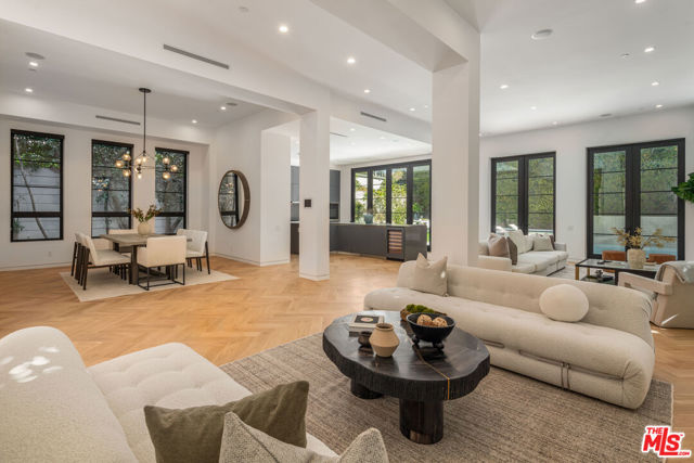 636 N Kilkea Drive, Los Angeles CA: https://media.crmls.org/mediaz/5f169be3-a92d-42fb-a092-b010aa0fad91.jpg