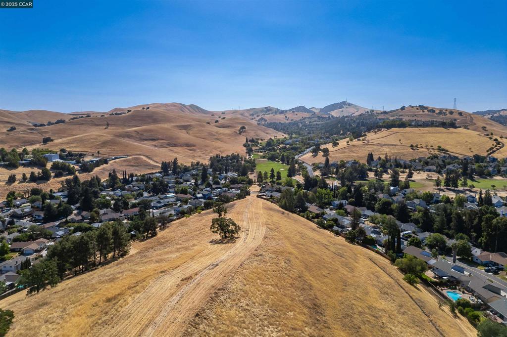 https://media.crmls.org/mediaz/5f16bc60-51dc-409e-8e79-4cdefd3945ca.jpg?preset=X-Large