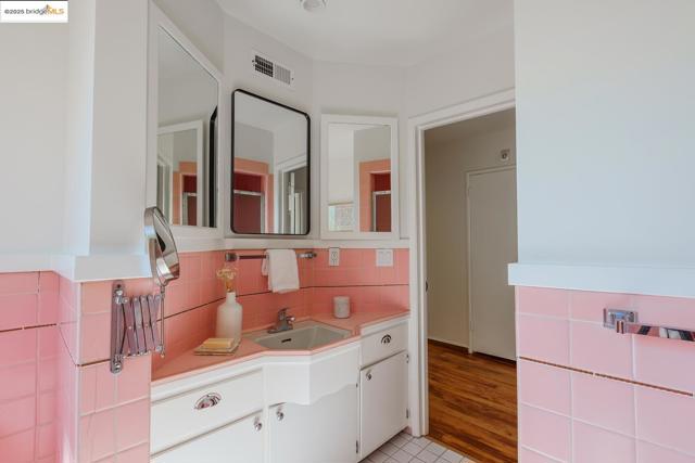 4191 Fruitvale, Oakland CA: https://media.crmls.org/mediaz/5f16ef2f-c02c-4773-b22c-df3d22af8a29.jpg