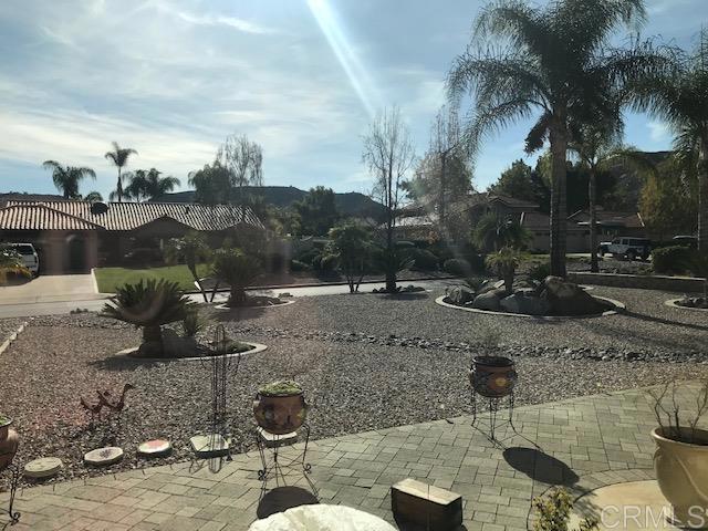 Detail Gallery Image 3 of 39 For 346 Hunter Ct, Alpine,  CA 91901 - 3 Beds | 2 Baths