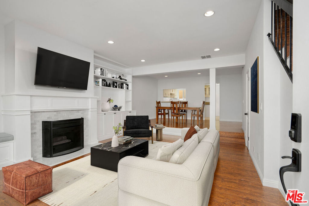 13948 Moorpark Street #4