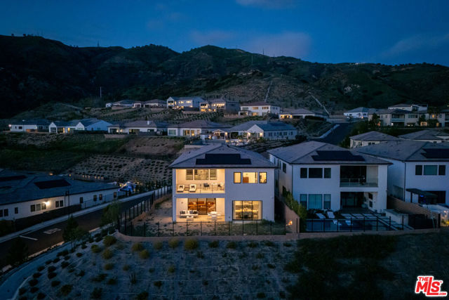 20668 W Hummingbird Court, Porter Ranch CA: https://media.crmls.org/mediaz/5f1806d7-29e3-4982-8d3e-6d6cc6ec24d0.jpg