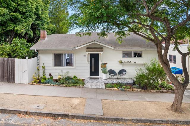 424 E Arrellaga Street, Santa Barbara CA: https://media.crmls.org/mediaz/5f183a70-e0af-4102-a3c8-1d20ec04ba0b.jpg