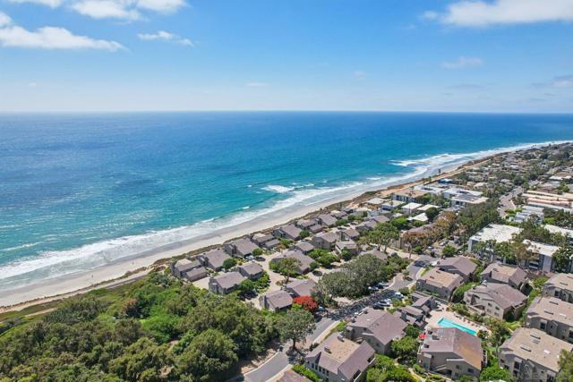 119 Spinnaker Ct, Del Mar CA: https://media.crmls.org/mediaz/5f188436-8405-4a81-b428-15727f4b73e1.jpg