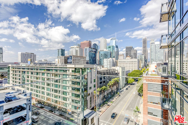 1100 S Hope Street, Los Angeles CA: https://media.crmls.org/mediaz/5f192715-f589-49c7-b7ad-fbb647c9dc57.jpg