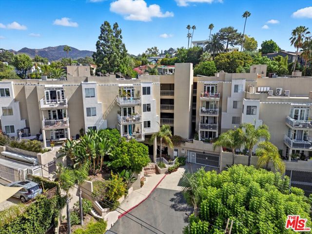 2222 N Beachwood Drive, Los Angeles CA: https://media.crmls.org/mediaz/5f19c0d0-879e-41fc-812b-ac42f5fbf6e0.jpg