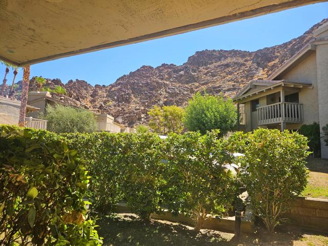 46638 Arapahoe Lane, Indian Wells CA: https://media.crmls.org/mediaz/5f1a32de-6b54-41b9-ad71-f972ace82f71.jpg