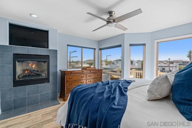 814 Kingston Ct, San Diego CA: https://media.crmls.org/mediaz/5f1a9f9f-5ab0-4014-85c2-2df0cc3d47f7.jpg