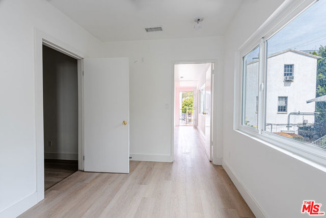 1040 N Crescent Heights Boulevard, Los Angeles CA: https://media.crmls.org/mediaz/5f1a9fec-c493-4687-9924-2056ddb9c9c2.jpg