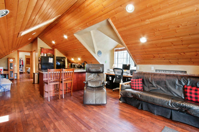43630 Rainbow Lane, Angelus Oaks CA: https://media.crmls.org/mediaz/5f1ad510-9521-4079-abb3-962cb004b0dd.jpg