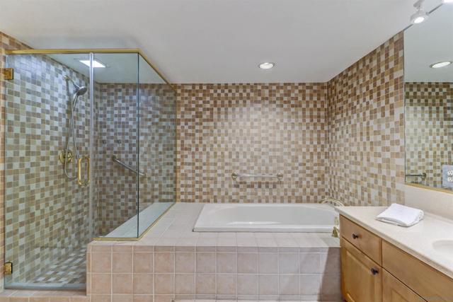 230 W Laurel Street, San Diego CA: https://media.crmls.org/mediaz/5f1b0faa-b4ad-468d-a7bc-8b9742acd32e.jpg