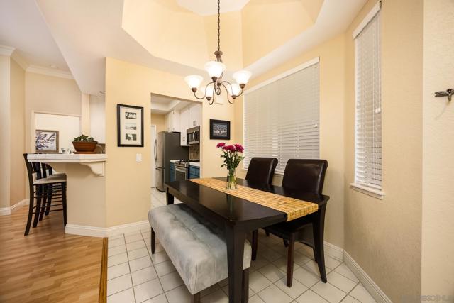 521 Arbor Dr, San Diego CA: https://media.crmls.org/mediaz/5f1b7263-3a8c-427d-ad95-4bfbc7511129.jpg