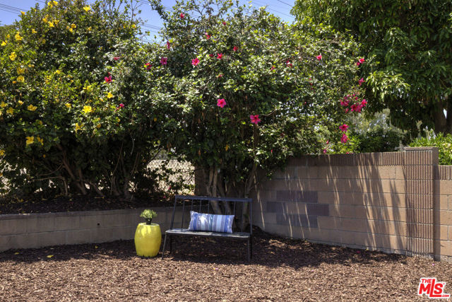 21109 Longworth Avenue, Lakewood CA: https://media.crmls.org/mediaz/5f1b7dec-5ef7-413a-97b2-922572e0c440.jpg