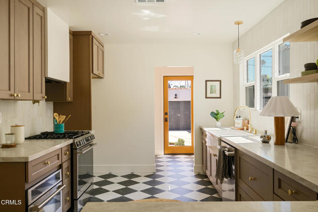 Detail Gallery Image 15 of 45 For 4170 4th Ave, Los Angeles,  CA 90008 - 3 Beds | 3 Baths